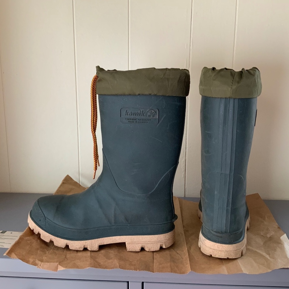 Kamik youth ramrod waterproof winter boots, size 4, colour green, with liners
